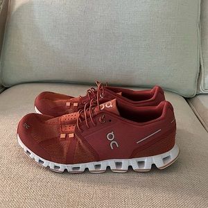 ON CLOUD RUNNING SHOES size W9/M7 (NWOT)